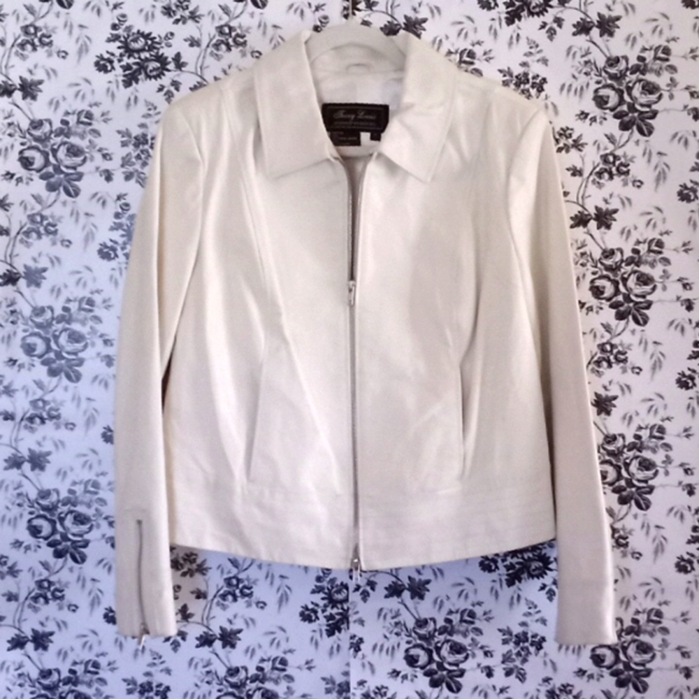 Jerry Lewis Classic Luxuries size Medium egg shell white